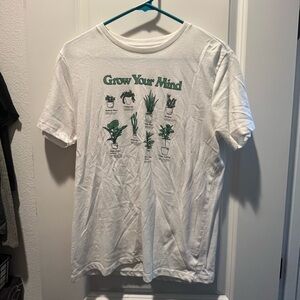 Old Navy “grow your mind” tee size small